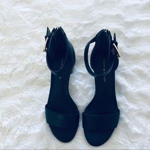 Tommy Hilfiger Women’s Navy Leather Sandals. S7M